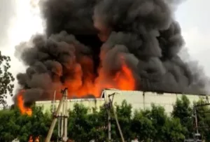 massive-fire-broke-out-at-a-plastic-factory-in-andhra-pradesh_1630644607