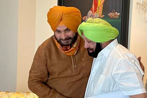 navjot-singh-sidhu-and-captain-amarinder-singh-16294397803x2