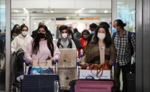 938pnm7_omicron-covid-airportreuters-_625x300_03_December_21