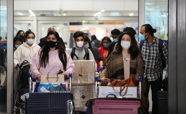 938pnm7_omicron-covid-airportreuters-_625x300_03_December_21