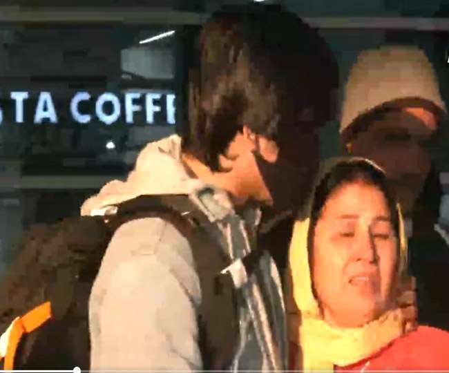 05_03_2022-ukraine-flight-rescue_22518669_93042784