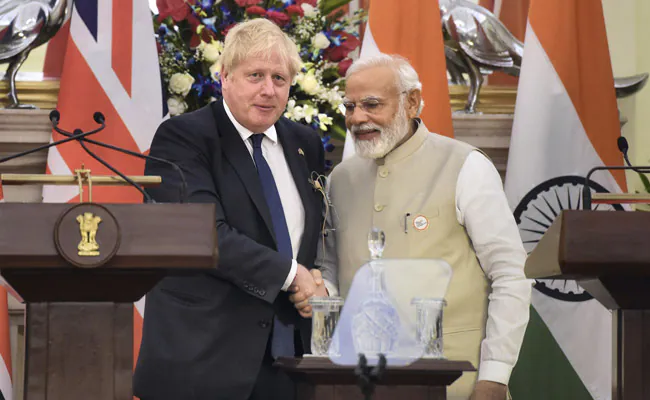 9d7o4kqg_pm-modi-boris-johnson-in-india-pti-650_650x400_22_April_22