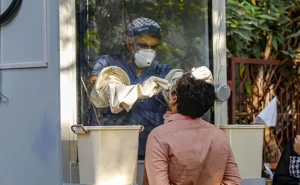 ise074vo_coronavirus-india-pti-650_650x400_18_April_22