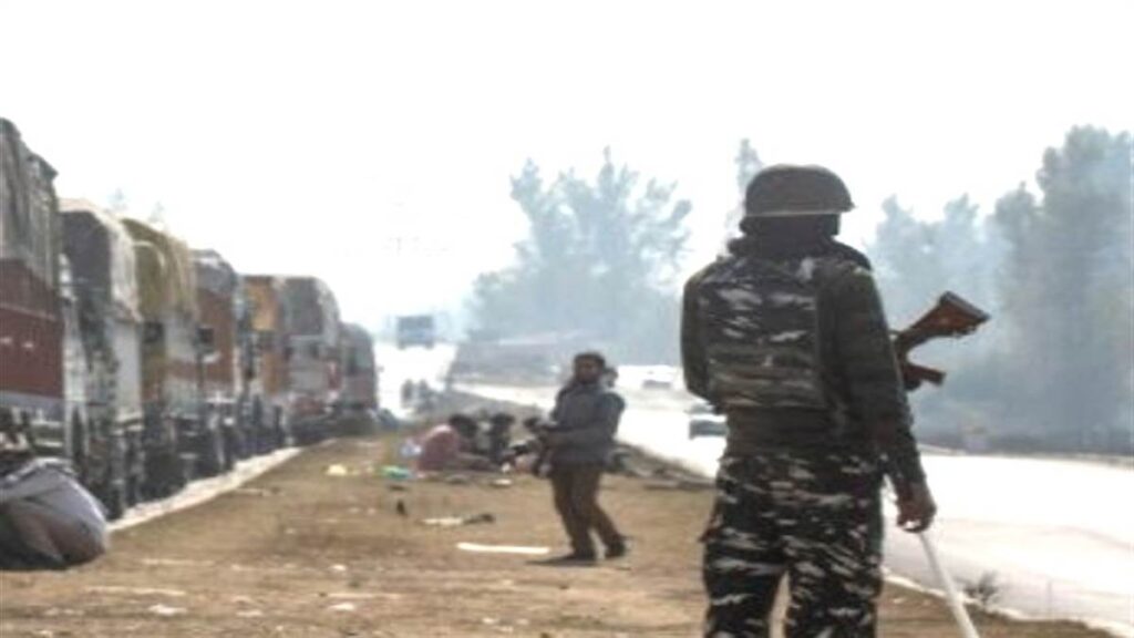 12_08_2022-terrorists_attack_on_truck_drivers_in_kashmir_22974305