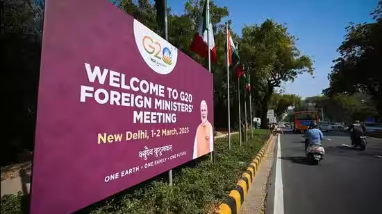 Boards-welcoming-G20-delegates-at-Sardar-Patel-Mar_1677639516506