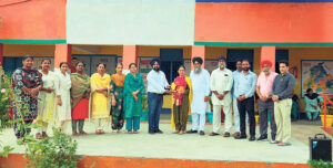 ਸਵਰੂਪਜੋਤ ਕੌਰ ਦਾ ਸਨਮਾਨ ਕਰਦੇ ਹੋਏ ਅਧਿਆਪਕ।