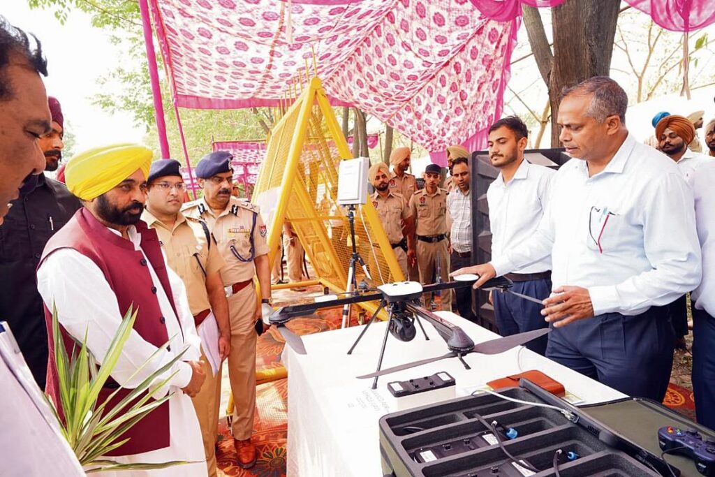 ਪੁਲੀਸ ਪ੍ਰਦਰਸ਼ਨੀ ਦਾ ਜਾਇਜ਼ਾ ਲੈਂਦੇ ਹੋਏ ਮੁੱਖ ਮੰਤਰੀ ਭਗਵੰਤ ਮਾਨ