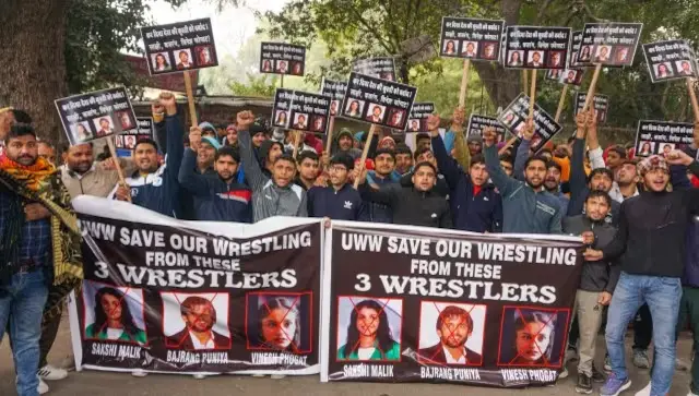'They-have-spoilt-the-careers-of-lakhs':-Junior-wrestlers-protest-against-Bajrang-Punia,-Sakshi-Malik-and-Vinesh-Phogat