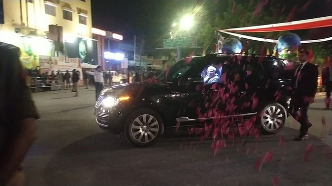 PM-Modi-Varanasi-Visit:-43वीं-बार-काशी-पहुंचे-पीएम-मोदी,-27-किमी-तक-रोड-शो-जैसा-माहौल,-जनता-ने-फूल-बरसाये