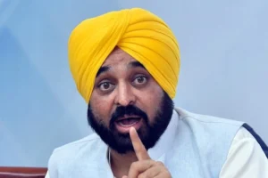 ਉਨ੍ਹਾਂ ਨੌਜਵਾਨ ਕਿਸਾਨ ਸ਼ੁਭਕਰਨ ਸਿੰਘ ਦੇ ਪਰਿਵਾਰ ਨਾਲ ਹਮਦਰਦੀ ਜ਼ਾਹਿਰ ਕਰਦੇ ਹੋਏ ਕਿਹਾ ਕਿ ਸਰਕਾਰ ਪਰਿਵਾਰ ਦੀ ਆਰਥਿਕ ਅਤੇ ਸਮਾਜਿਕ ਮਦਦ ਕਰੇਗੀ।