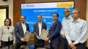 Mr.-Motilal-Oswal-Mr.-Raamdeo-Agrawal-and-Professor-Shireesh-Kedare-holding-the-MOU